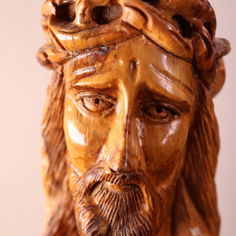 Vintage carving of Jesus Christ in Wood - Picture 12 of 13